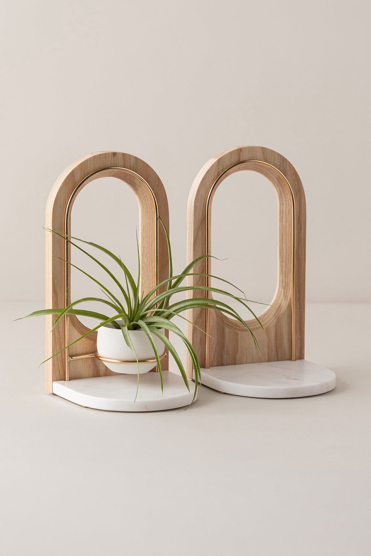 Bevel Bookend Set+ Pot
