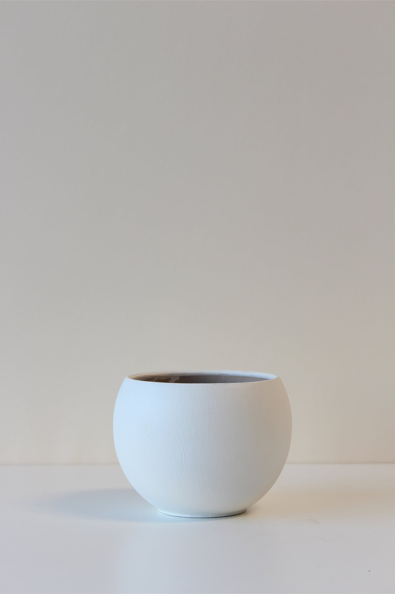 white round plant pot Modern Aluminum Wall Planter Pot — Minimalist Indoor Pot for Wall Mounted Planters & Hangers